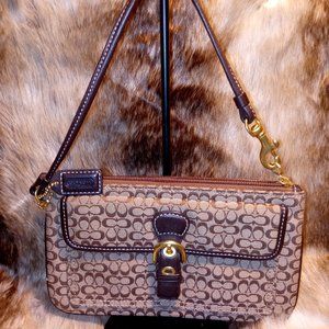 👜COACH Wristlet Flap Front Buckle with Zip Top Dark Brown Leather Signature👜